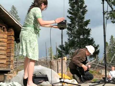 BoAnders Persson & Maja Ratkje performing @ Utmarksmusiken 2007