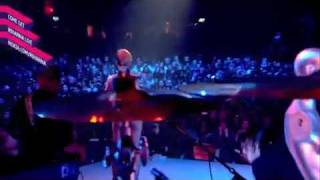 Rihanna - Hard (Live from Nokia)