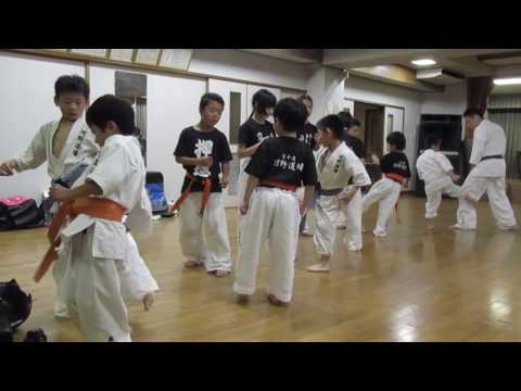 太ももを鍛えるローキックの蹴り合い