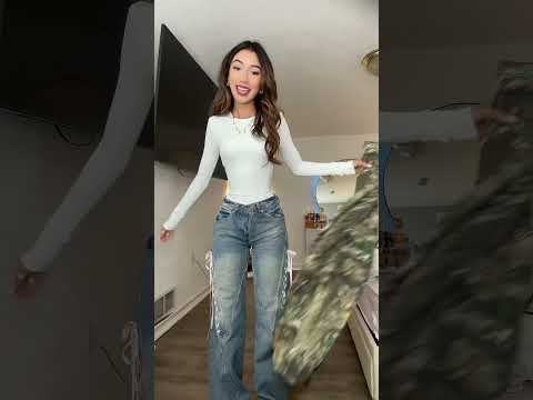 We 🫶 low rise jeans #fashiontrends #lowrise #fashion #jeans