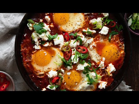 Simple Shakshuka recipe with 10 ingredients