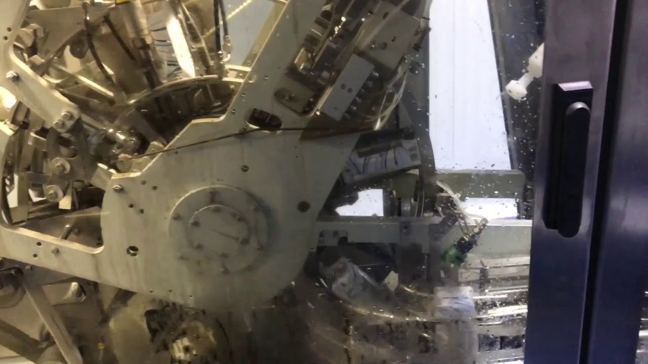 Así se fabrica la nueva botella de agua de Cabify en Málaga