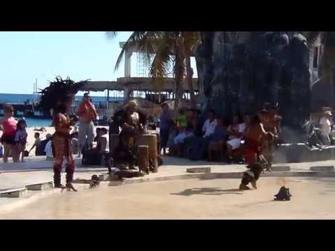 Traditional Mexican dancing on the Caribbean Sea (Playa del Carmen)