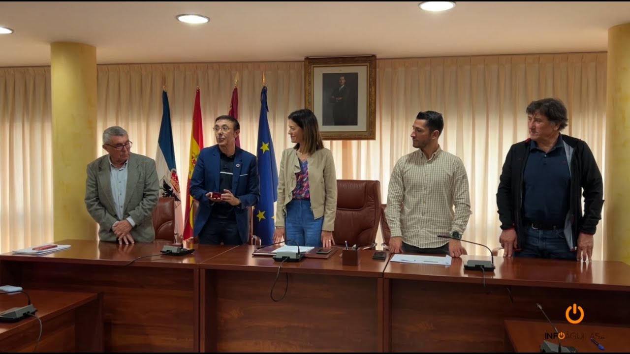 Águilas recibe la Medalla de Plata de la Federación Española de Triatlón y renueva convenio como Ciudad Preferente para este deporte
