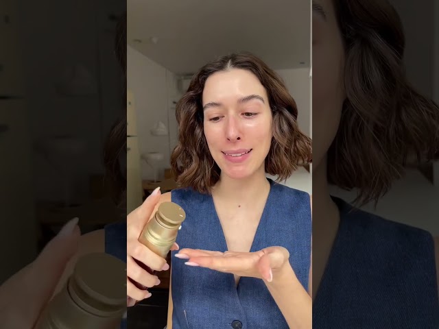 Vídeo relacionado con Clarins Concentrado Multi-Intensivo escote y cuello 7-75 ml