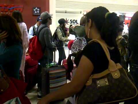 [FANCAM] 111001 Eunjung and Soojin / Silvio Pettirossi airport in Paraguay /
