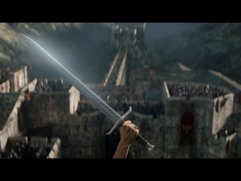 El Rey Arturo se hace con Excálibur en el tráiler final