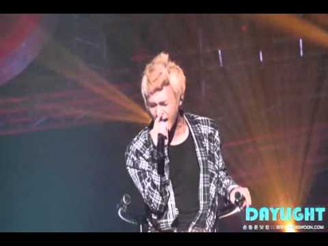 [FANCAM] 110218-19 Dongwoon - When The Door Closes @ Welcome Back to BEAST Airline