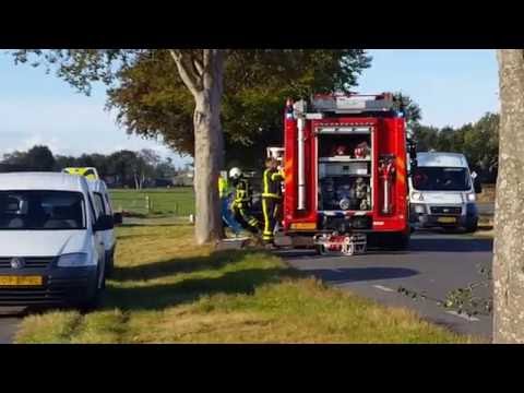 Brandweer Noordwolde fr Rukt uit voor een verkeersongeval Oldeberkoperweg
