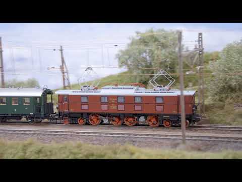 Eine imposante Lady - die E52 mit 140 Tonnen Stahl