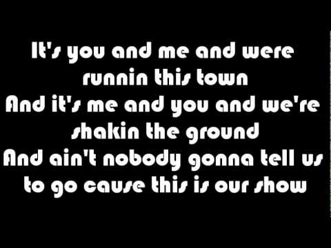 Hot Chelle Rae - Tonight Tonight (Lyrics)