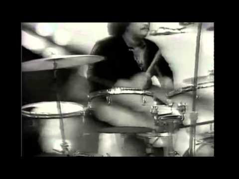 Tim Maia tocando bateria - Programa Som Pop da TV Cultura (1971)