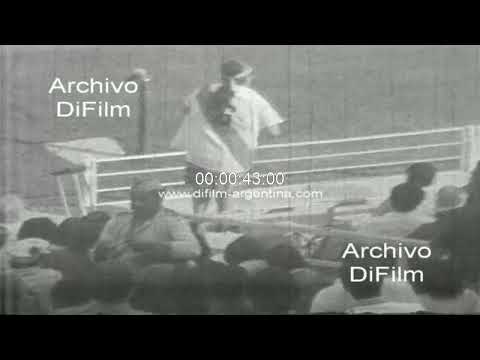 "DiFilm - Tribunas populares con los Hinchas - Imagen de la Gorda Matosas 1976" Barra: Los Borrachos del Tablón • Club: River Plate