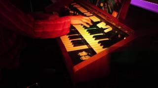 Video thumbnail for how to slaughter the Hammond T-200 on a sunday morning by VogtThomas