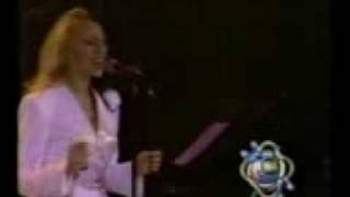 MONICA NARANJO--LLORANDO BAJO LA LLUVIA-DIRECTO