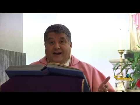 Chiesa dei SS Apostoli Pietro e Paolo em Jatrinoli, la Santa Messa celebrada por Don Cesare Di Leo.