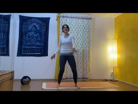 Achtsame Yogapraxis mit Parsvottanasana (Flankendehnung)