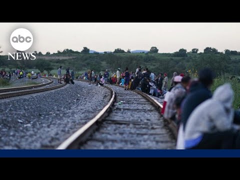 New surge of migrants cross southern border