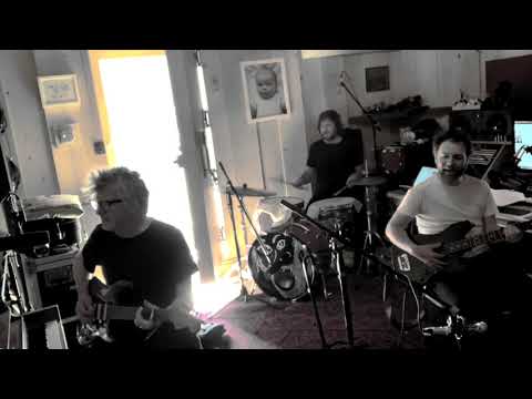 Neil Finn - Distant Sun (live on Fangradio, 2020)