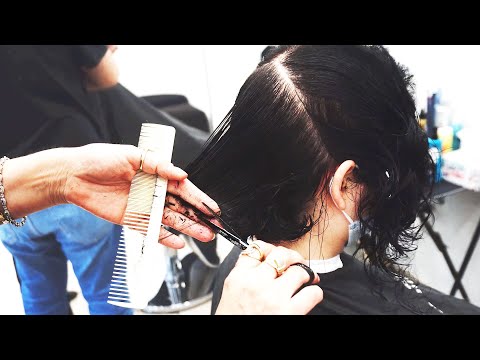 SHORT LAYERED BOB HAIRCUT FOR NATURAL WAVY HAIR