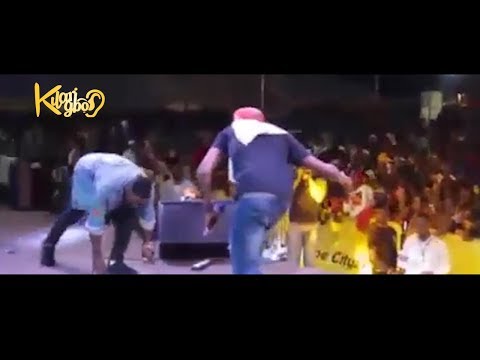 M.I PROSTRATES TO LEGEND 2BABA WHILE PERFORMING TOGETHER (Nigerian Entertainment)