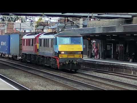 4M25 - DB90's - Malcolm leading Christine through a warm Stafford Station today - 90024 & 90037