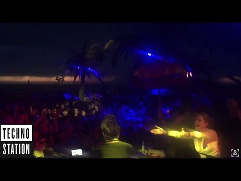 Hernan Cattaneo Playing His New Remix for Chicola - Childhood / Netherlands