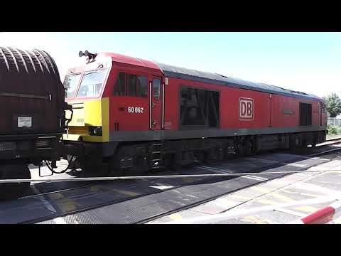 60062 'Stainless Pioneer' holding up the traffic in Boston 16/06/21