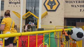 Flowers of mourning for Diogo Jota