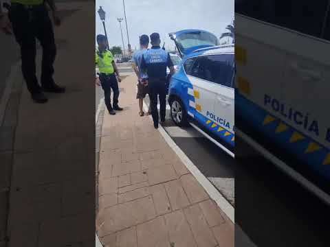 Roba un coche, hiere a un motorista y huye del lugar del accidente 