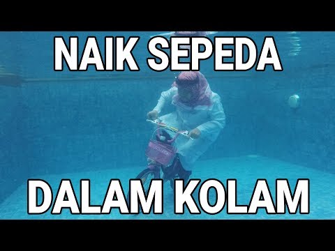 main-sepeda-di-dalam-kolam-sampe-jatuh