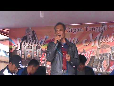 Dia Lelaki Aku Lelaki