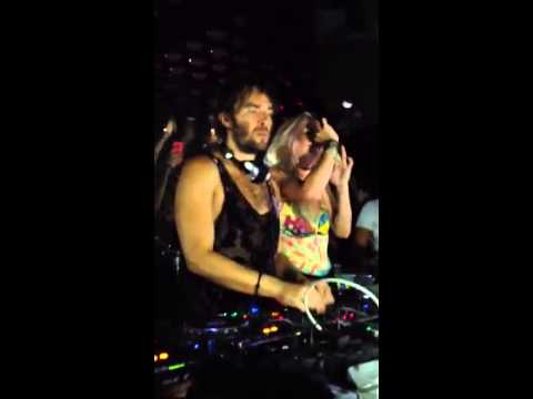 Lee Foss & Anabel Englund - Reverse Skydiving @Club Vibe