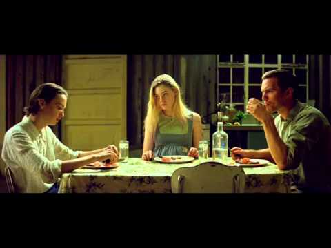 Young Ones (Clip 'Dinner')