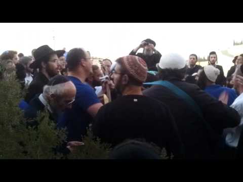 ובנה אותה - בעלייה לקברו של רבי שלמה קרליבך 13/11/11