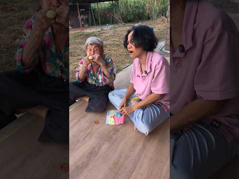 หน้าหนาวผิวแห้ง #ยายแดงคลิปตลก #funny #วันนี้ที่shorts #โบ๊ะบ๊ะshorts #comedy