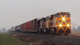 preview picture of video 'UP 7798 leads QPDRV past Concomly Road near Gervais, Oregon 1.5.13'