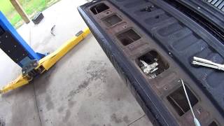 How to open a stuck tailgate (2008 Dodge Ram)