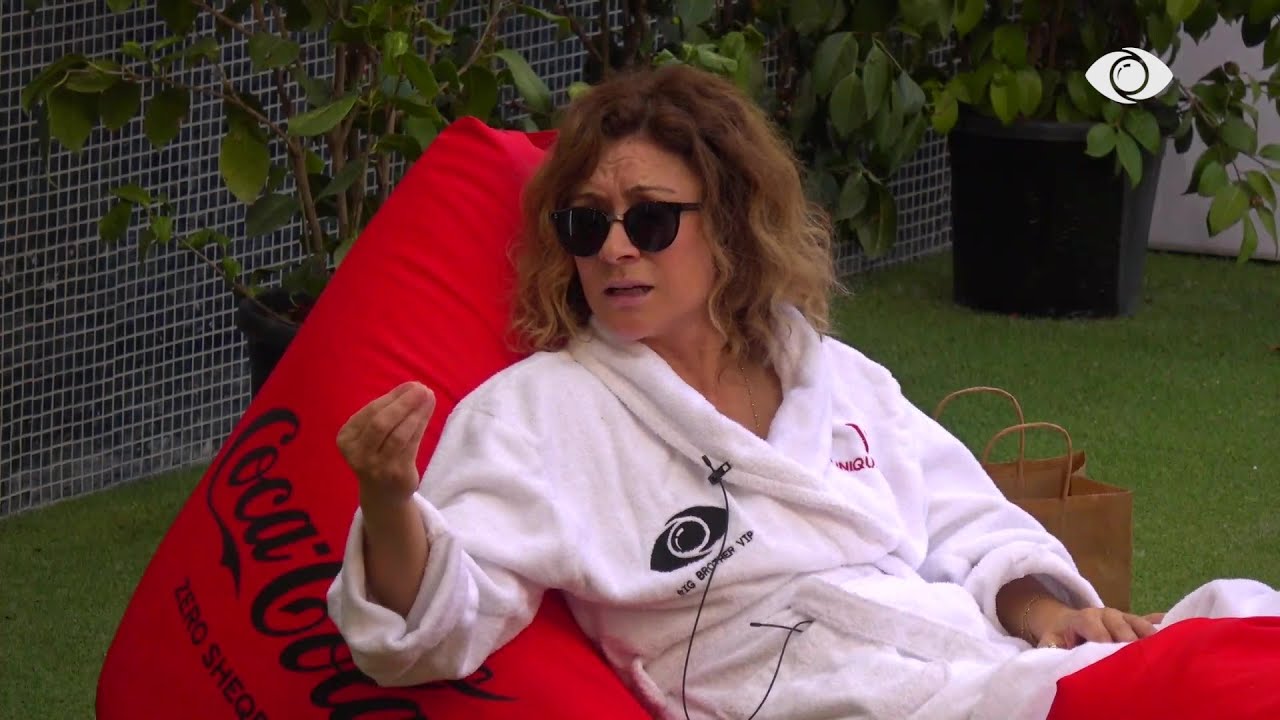 Egla: Budallallëku s’ka brirë…/ Juli: Vazhdo ofendo