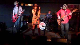 Angela Perley &amp; The Howlin&#39; Moons -- Hurricane