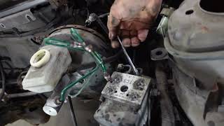 How To Remove TCS/ABS Control Unit SAAB 900/9-3 1997-2002/03CONV
