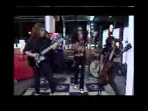 edane - Kau Pikir Kaulah Segalanya Live In Radio Show.mp4