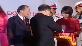 Ông Nguyễn Sinh Hùng trao Huân chương cho Bảo Hiểm Bảo Minh