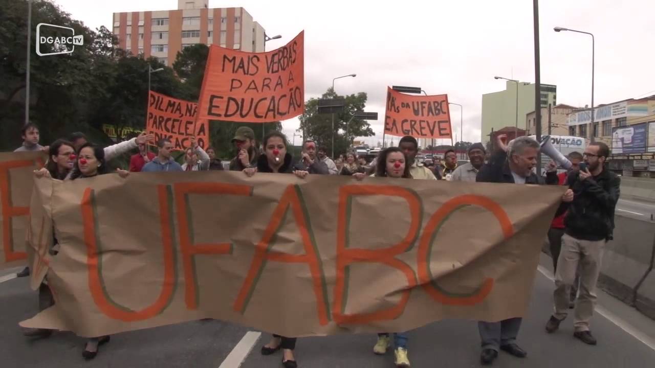 Técnicos da UFABC protestam por investimentos; veja vídeo 