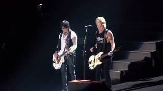 Guns N&#39; Roses &quot;You Can Put Your Arms Around A Memory&quot; &quot;New Rose&quot; 10-11-17 MSG NYC