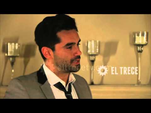 Agustín and Elena getting closer to kissing