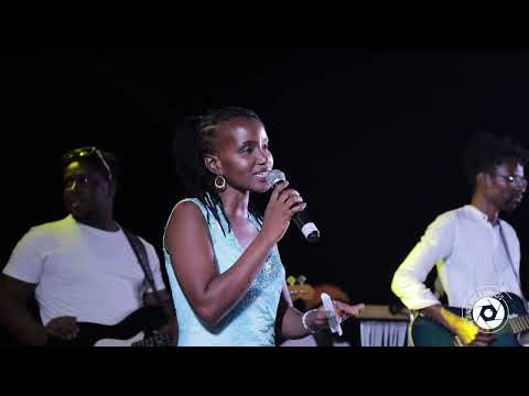 Quem disse que as mulheres não podem fazer uma serenata? reposição do  Show