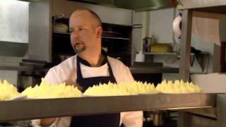 Gordon realises that head chef Richard could be to blame for the kitchens poor performance