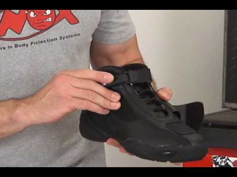 Speed & Strength Moment of Truth Moto Shoe Review from SportbikeTrackGear.com