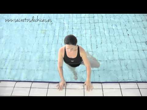 Ejercicios de piernas en el agua